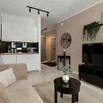 Eleganckie Na Wyspie Spichrzow Z Balkonem W Gdansku By Renters * Danzica